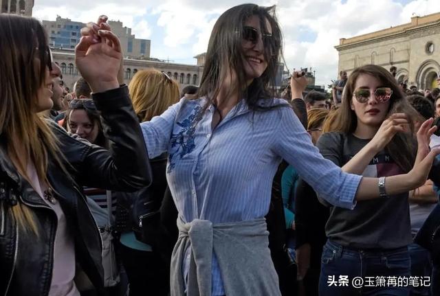 消失千年的三国名将,在海外建国,如今此地美女遍布,正走向富裕