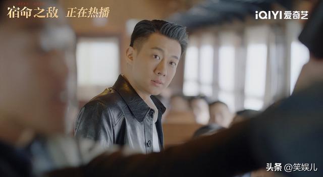 别把偶像剧的套路用在抗日剧上,抹发胶穿黑丝,你当观众傻子吗?