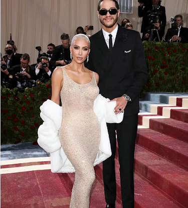 金.卡戴珊为穿梦露旧服3周减重16磅,却因屁股太大,拉链都拉不上