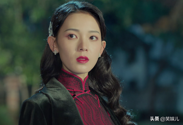 别把偶像剧的套路用在抗日剧上,抹发胶穿黑丝,你当观众傻子吗?