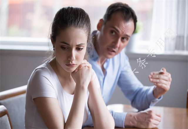 25岁女子相亲34岁男子,称女孩的胸小,女方直言:看你就是阳痿