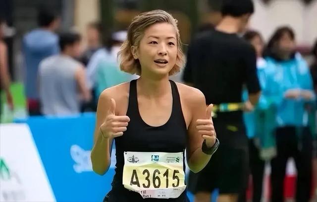 陈奕迅的老婆跑步这么厉害?全马345完赛,身材火辣,秒杀同龄人