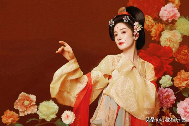 唐装美人，雍容华丽，哪一位女星让你心动，一眼万年？