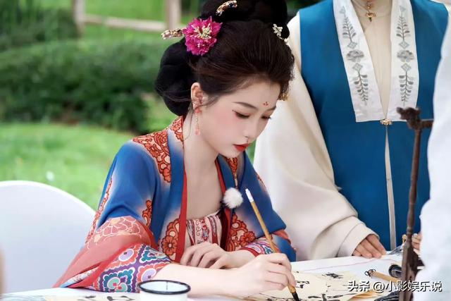 唐装美人，雍容华丽，哪一位女星让你心动，一眼万年？