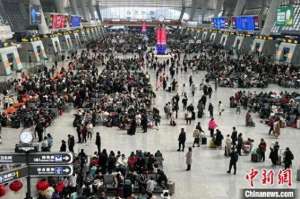 杭州小汽车总量(春节假期杭州综合运输总客运量突破3500万人次)