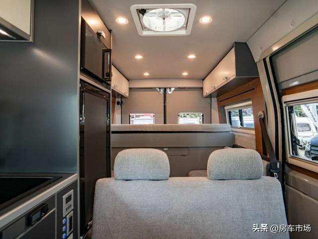 菲亚特DUCATO房车，2.2T柴油发动机，5.4米长，内部两层大床
