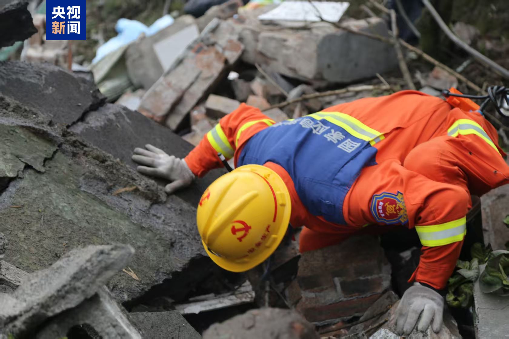 全方位、地毯式搜寻!四川筠连山体滑坡抢险救援进行中→