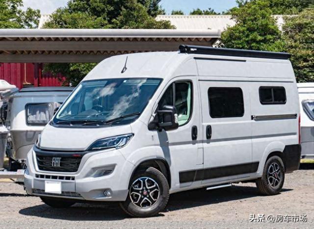 菲亚特DUCATO房车，2.2T柴油发动机，5.4米长，内部两层大床