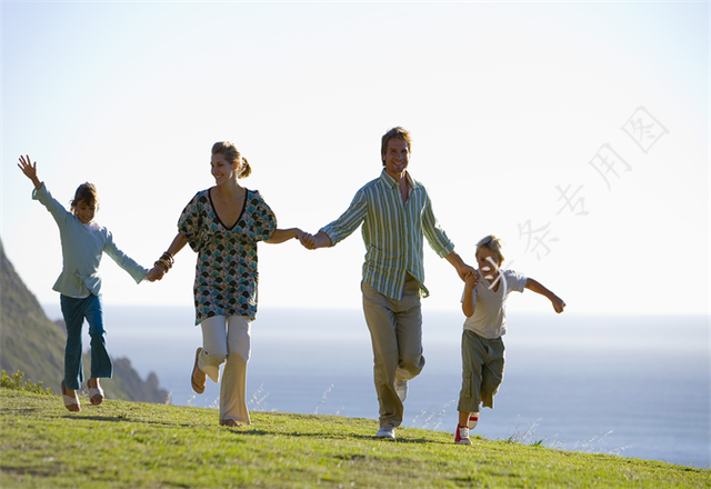 25岁女子相亲34岁男子,称女孩的胸小,女方直言:看你就是阳痿