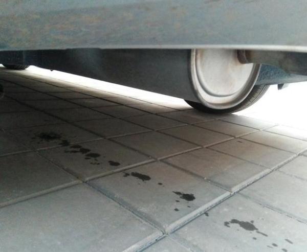 汽车排气管总滴水?不一定是发动机出问题了,可能是这个原因