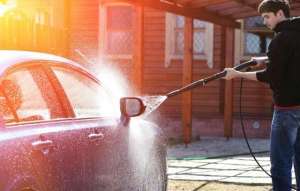 汽车喷完漆多久可以淋雨(洗车后下雨不可怕，没做雨后修护才可怕，快来瞧瞧吧)