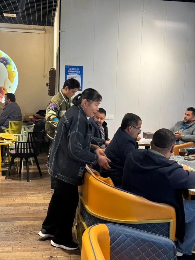 义乌大妈因这个本领火爆全网!上海曾是她的第一站……