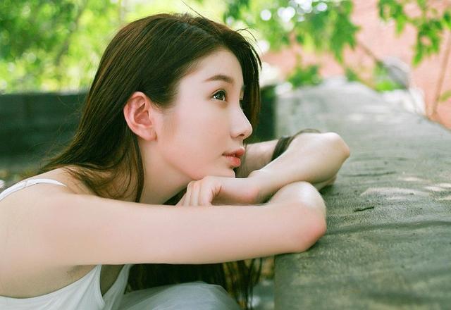 小说:小伙穿越末日世界,被使唐刀的美女救下,组织老大要处死他