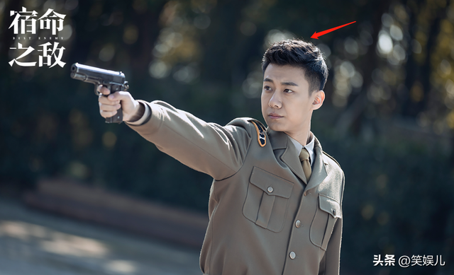 别把偶像剧的套路用在抗日剧上,抹发胶穿黑丝,你当观众傻子吗?