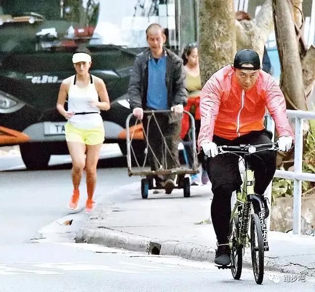 陈奕迅的老婆跑步这么厉害?全马345完赛,身材火辣,秒杀同龄人