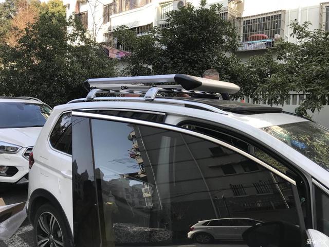 漂亮又实用,大众途安L加装行李架,就是油耗升高了