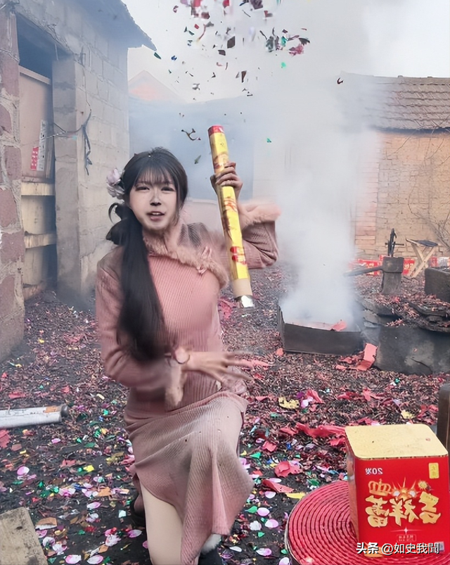 美女开直播放炮,衣服破洞、脸被崩得黢黑,网友:灾难中的天使