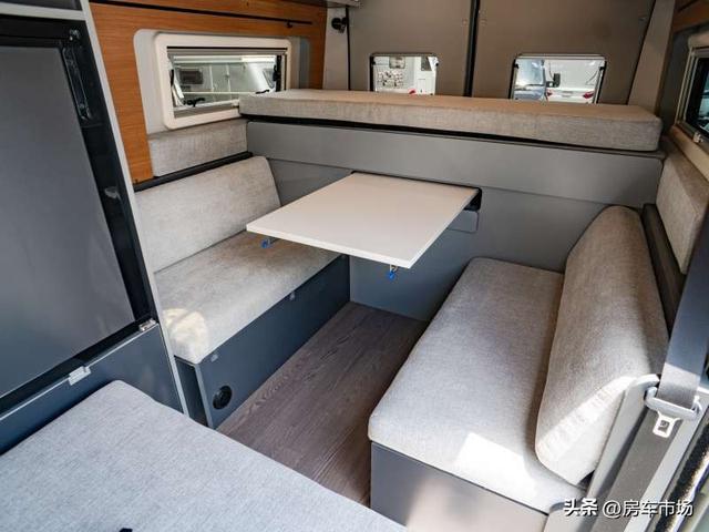 菲亚特DUCATO房车，2.2T柴油发动机，5.4米长，内部两层大床