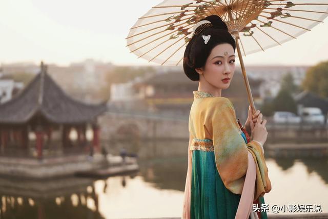 唐装美人，雍容华丽，哪一位女星让你心动，一眼万年？