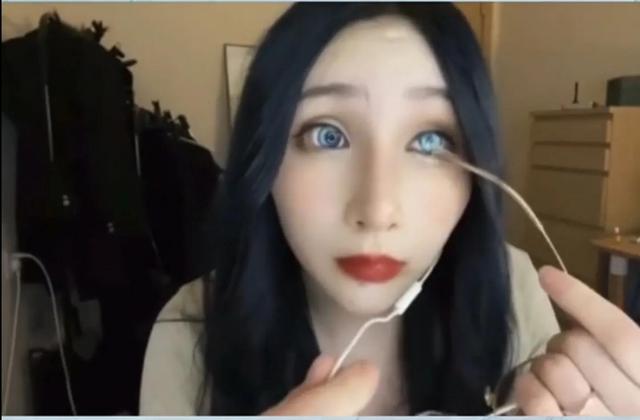真是够了！一女孩生病导致安装义眼，网友除非你摘下来看看