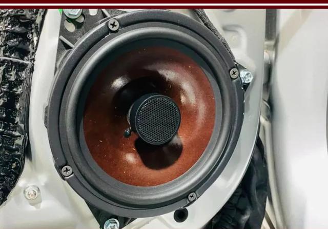 摇滚风味,拿捏“钢炮”大众ID.3