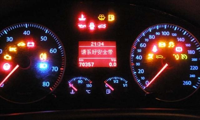 仪表盘的图标太多分不清怎么办?喵哥教你一招,快速辨别车辆情况