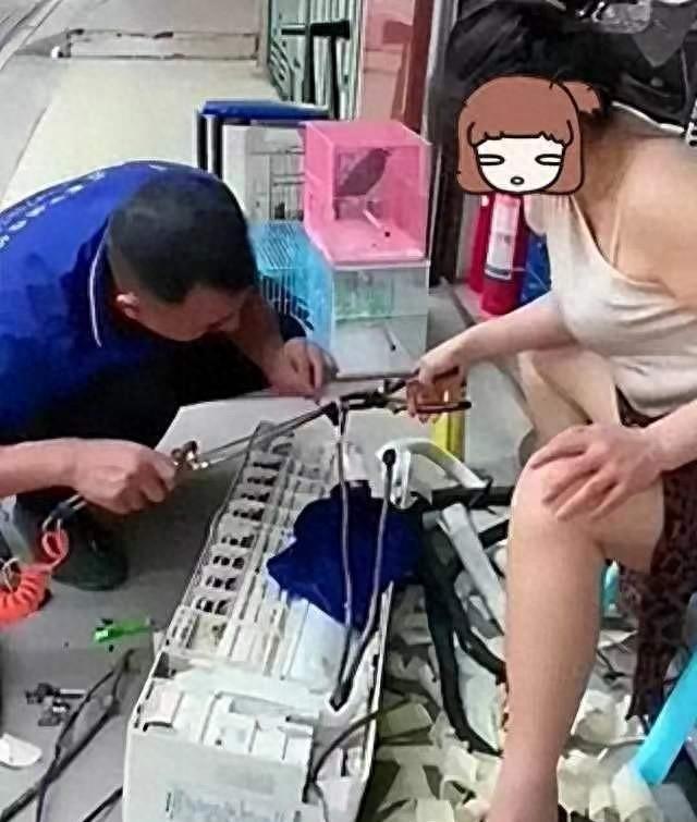 火辣美女修空调,惊爆实战一触即发!