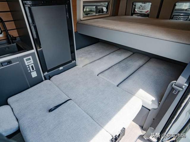 菲亚特DUCATO房车，2.2T柴油发动机，5.4米长，内部两层大床