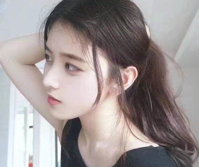 小说:小朋友看不过眼了:他不只是对这个姐姐殷勤,对那个也一样