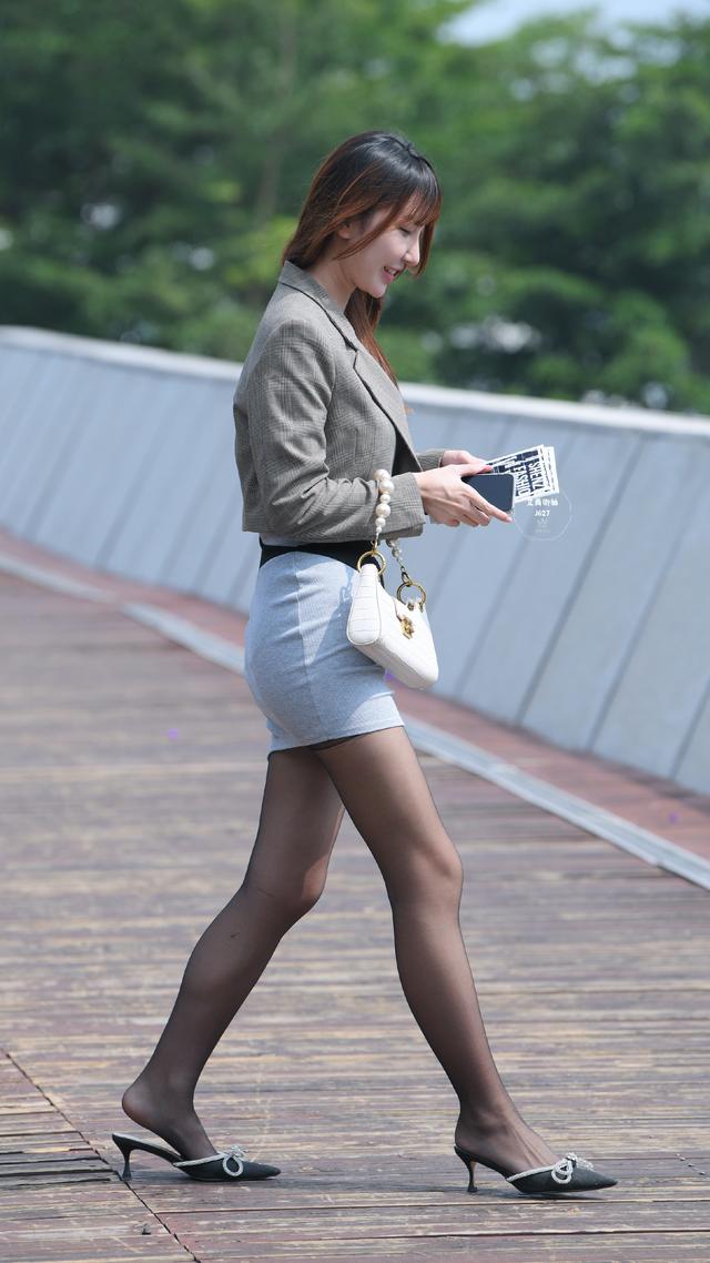 短裙黑丝,也是值得欣赏的风景
