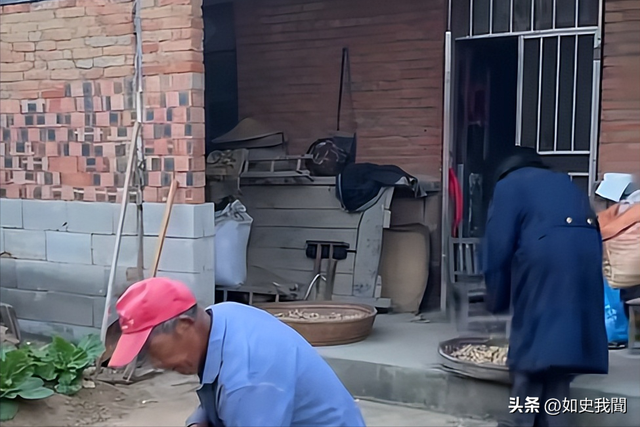 美女开直播放炮,衣服破洞、脸被崩得黢黑,网友:灾难中的天使