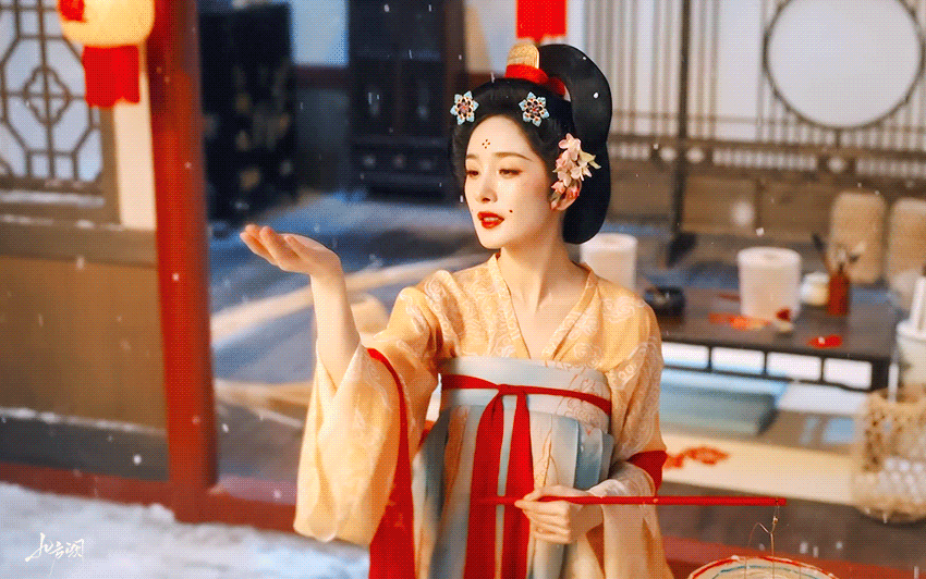 唐装美人，雍容华丽，哪一位女星让你心动，一眼万年？