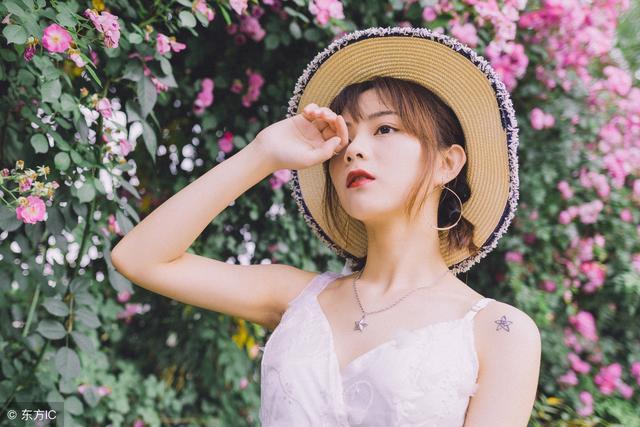 小说:劫匪拦路来打劫,谁知穷小子身负神功,打得劫匪屁滚尿流