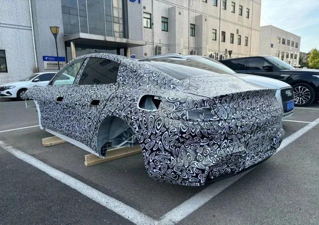 小米汽车白车身曝光!年轻人的第一台轿跑?