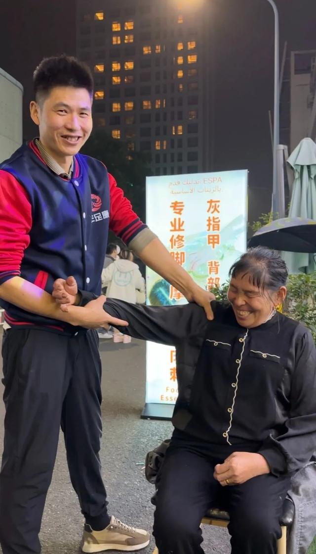 义乌大妈因这个本领火爆全网!上海曾是她的第一站……