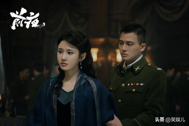 别把偶像剧的套路用在抗日剧上,抹发胶穿黑丝,你当观众傻子吗?