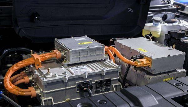 轿车电瓶电压多少正常?轿车电瓶电压多少伏