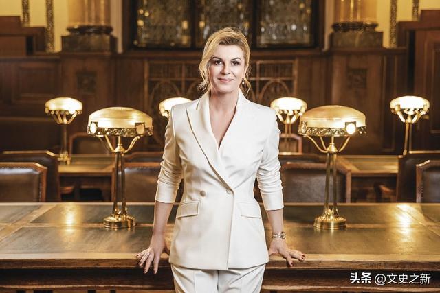 克罗地亚美女总统，身材傲人被喷胸大，做出六大惊世举动，爱足球