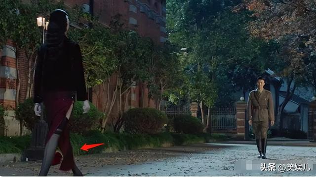 别把偶像剧的套路用在抗日剧上,抹发胶穿黑丝,你当观众傻子吗?