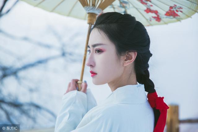 小说:好大一口瓜,某妇女手撕面皮