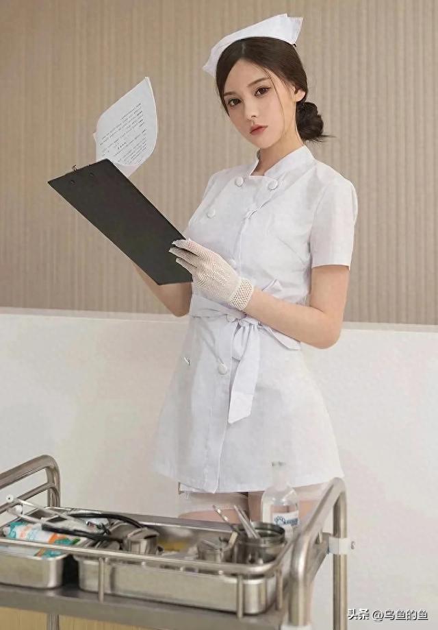 私人女护士!白色丝袜配高跟,身材也太绝了