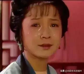 姐弟恋司棋“从山洞里出来,站着系裙子”她到底在山洞里干什么?