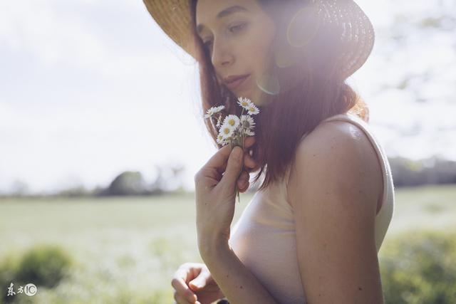 小说：面对金蟒，美女背起少年就跑，殊不知背上少年是驭蛇之人