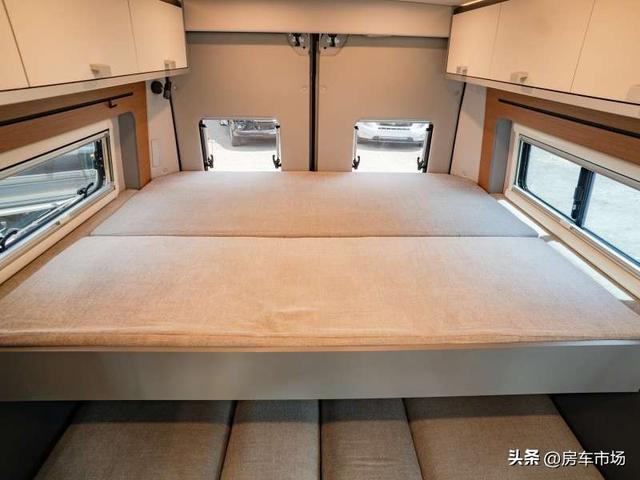 菲亚特DUCATO房车，2.2T柴油发动机，5.4米长，内部两层大床