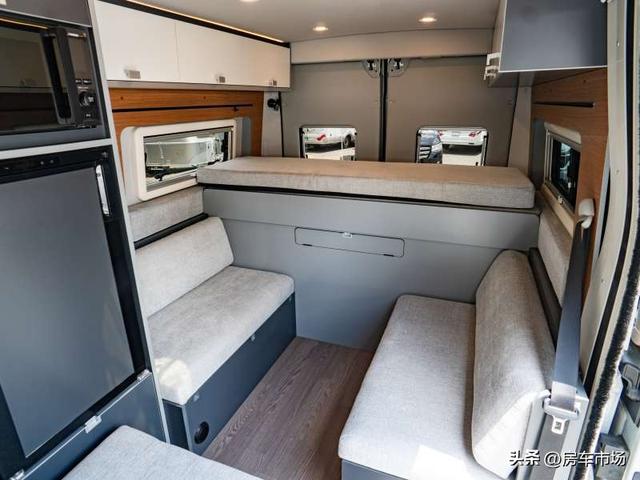 菲亚特DUCATO房车，2.2T柴油发动机，5.4米长，内部两层大床