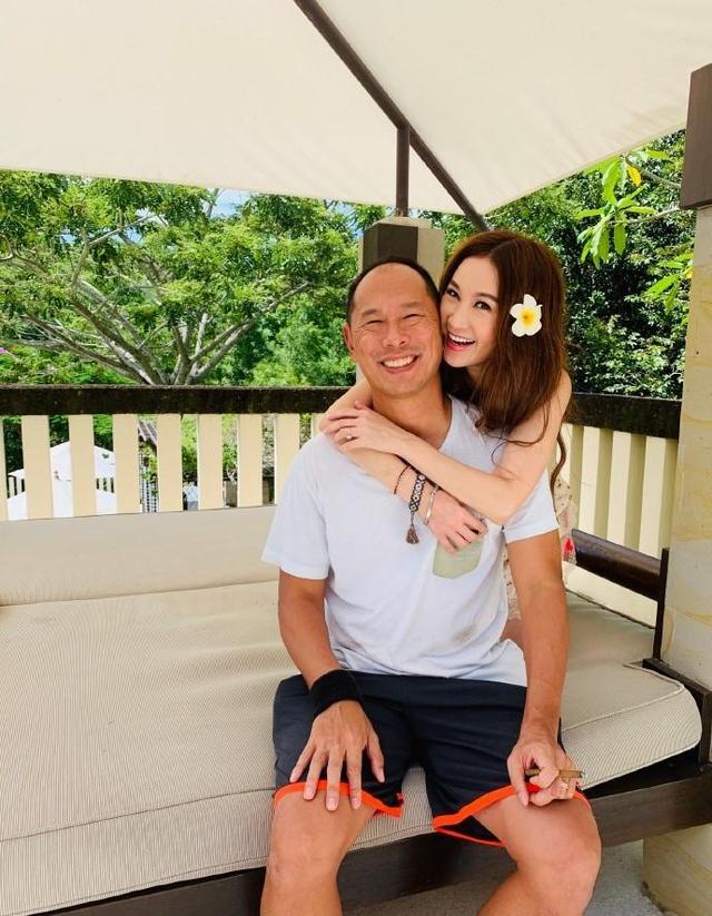 这3位女星把“老公熬成爹”!明明年纪相差不大,却看着像两代人