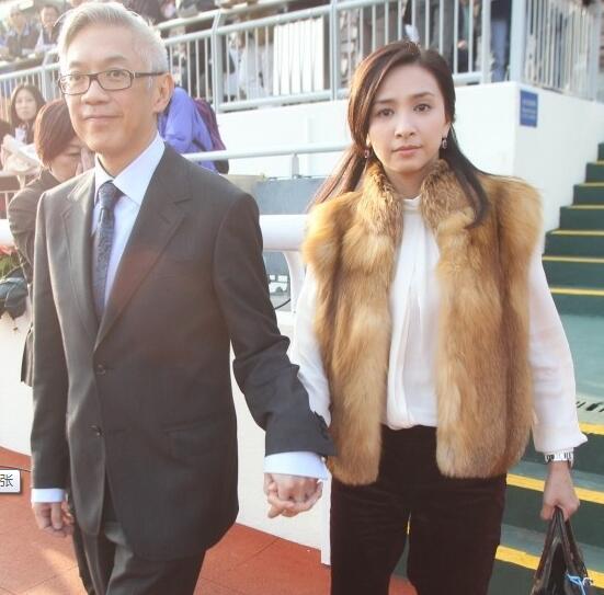 这3位女星把“老公熬成爹”!明明年纪相差不大,却看着像两代人