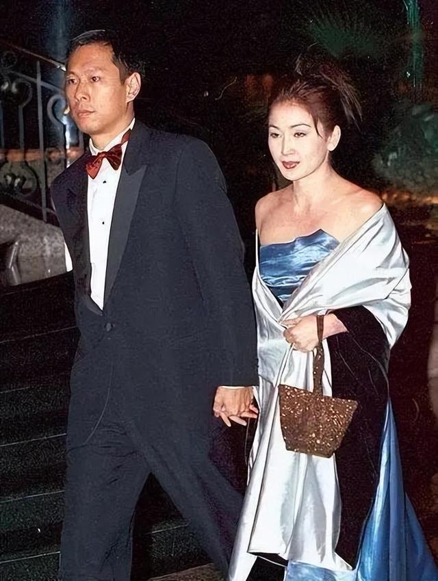 这3位女星把“老公熬成爹”!明明年纪相差不大,却看着像两代人