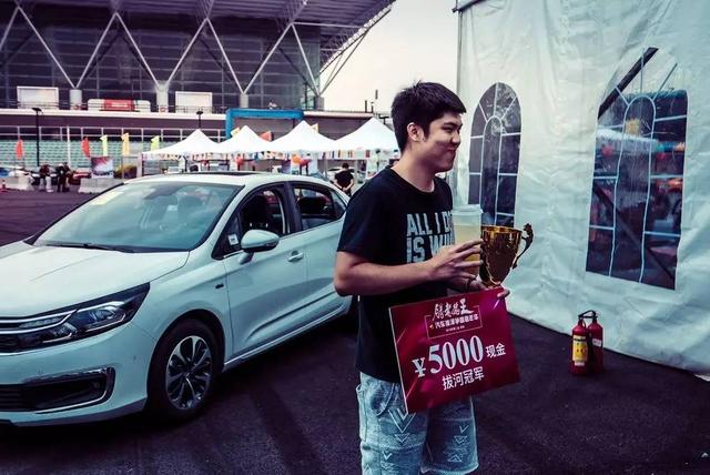 用汽车来拔河？结果谁都没料到……丨周末玩车党