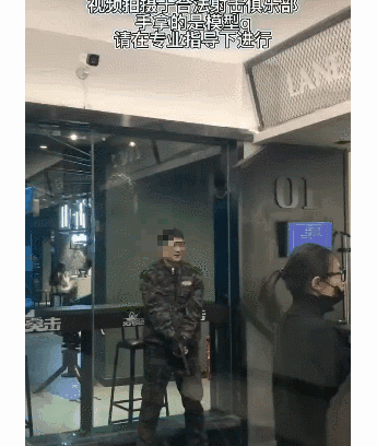 中国美女网红单手打巴雷特大狙,一枪震断锁骨!后坐力有这么大?